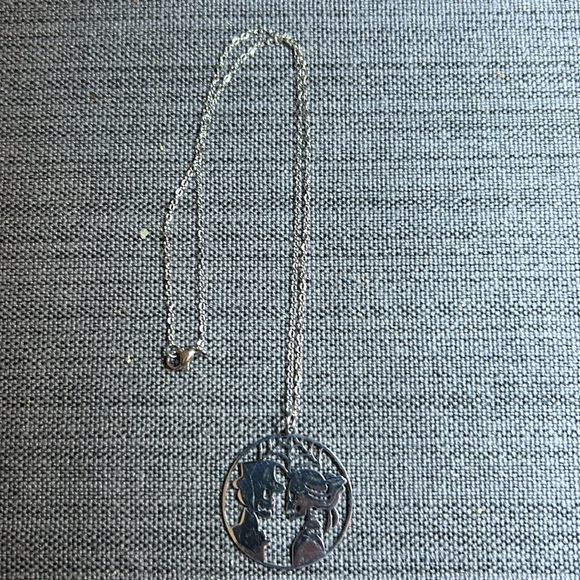 Skull couple pendant and chain - Picture 2 of 3